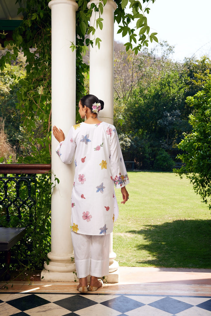 Gulzaar White Short Floral Kurta Set of 3