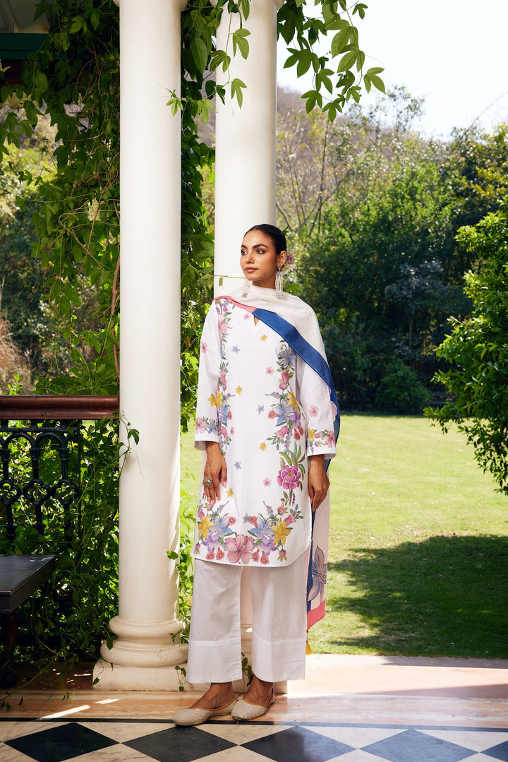 Gulzaar White Short Floral Kurta Set of 3