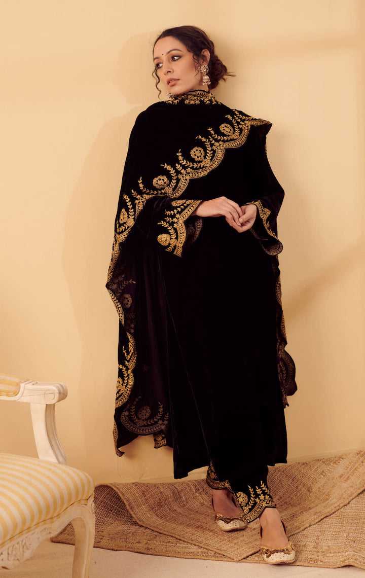 Naveli Black Zari Embroidered Kurta with Salwar set
