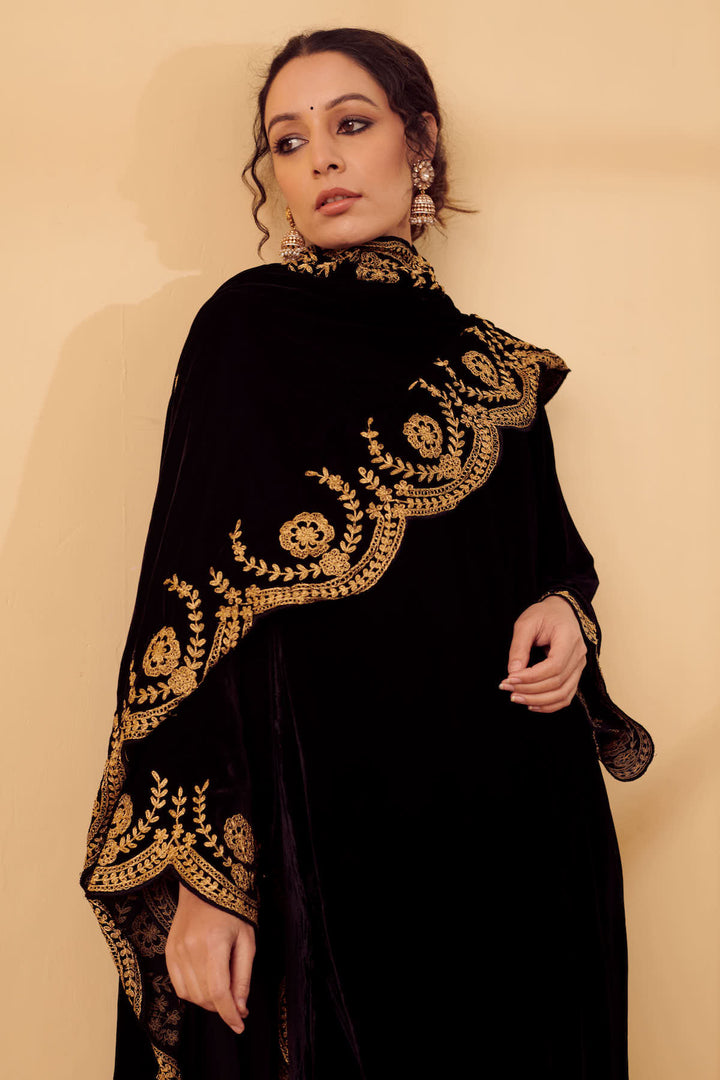 Naveli Black Zari Embroidered Kurta with Salwar set