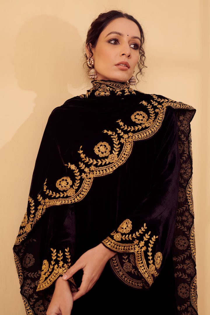 Naveli Black Zari Embroidered Kurta with Salwar set