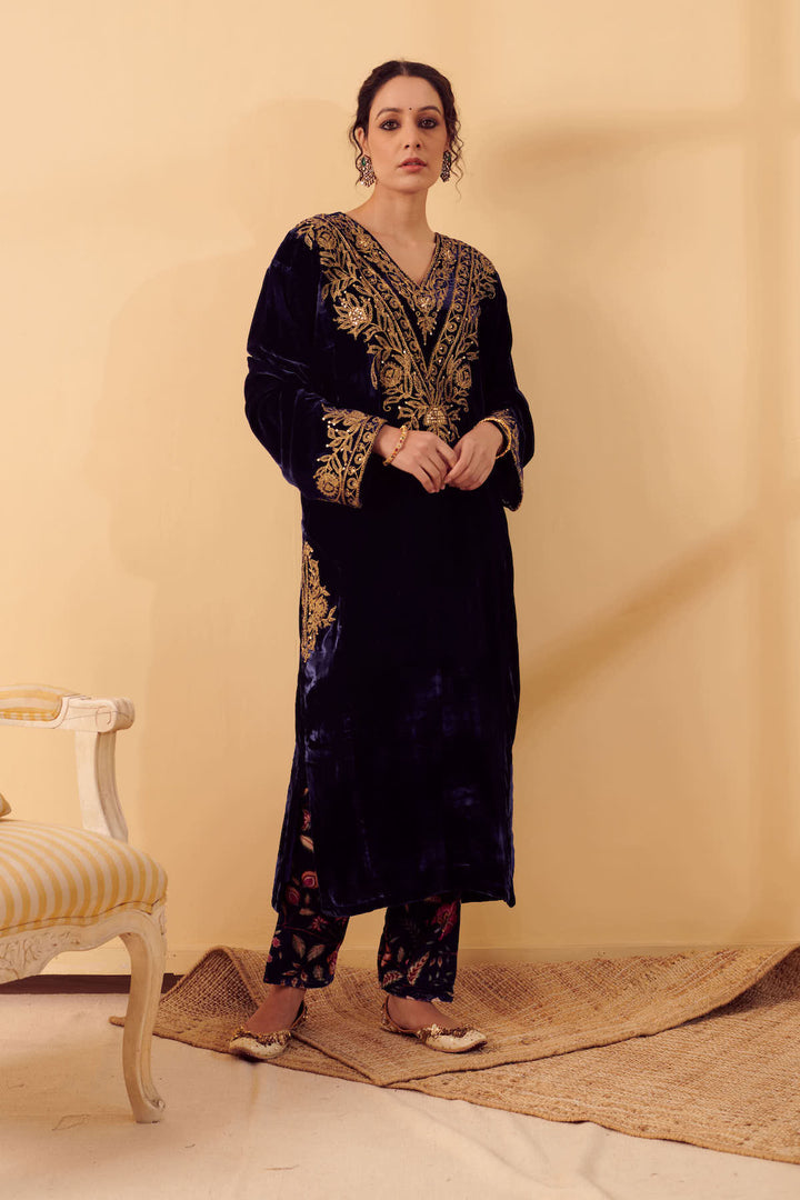 Naveli Blue Velvet Kurta with Velvet Printed Salwar - set of 2