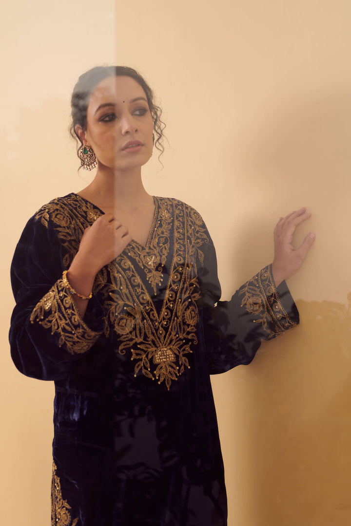 Naveli Blue Velvet Kurta with Velvet Printed Salwar - set of 2
