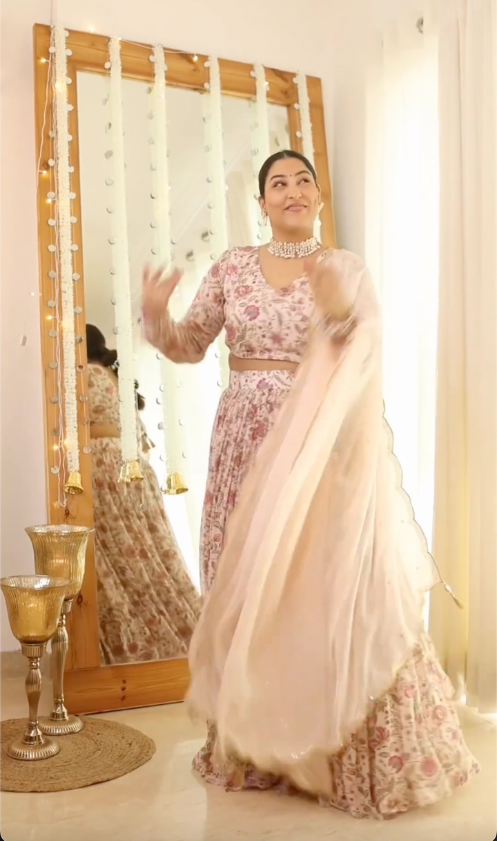 Sakshi In  Raag Daisy White Floral print Lehenga with Floral print Blouse and Dupatta - Set of 3