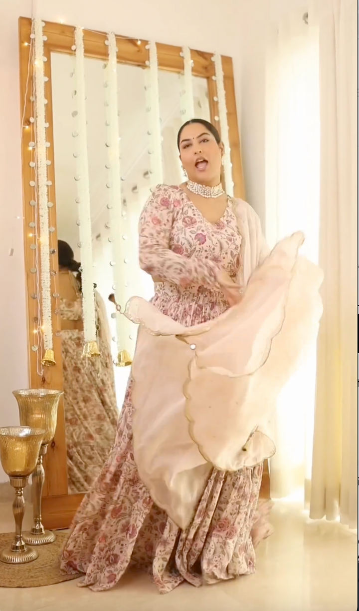 Sakshi In  Raag Daisy White Floral print Lehenga with Floral print Blouse and Dupatta - Set of 3