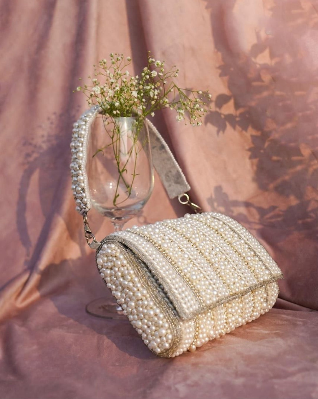 Pearl flap clutch